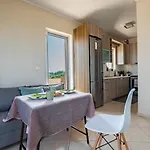 Apartament Naiada Stomio-b